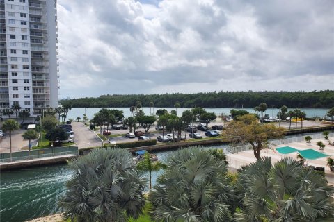 Condo in Sunny Isles Beach, Florida, 1 bedroom  № 1882494 - photo 28