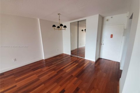Condo in Sunny Isles Beach, Florida, 1 bedroom  № 1882494 - photo 19