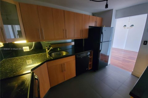 Condo in Sunny Isles Beach, Florida, 1 bedroom  № 1882494 - photo 6