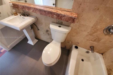 Condo in Sunny Isles Beach, Florida, 1 bedroom  № 1882494 - photo 13