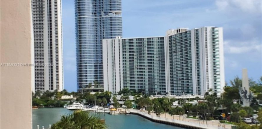 Condo in Sunny Isles Beach, Florida, 1 bedroom  № 1882494