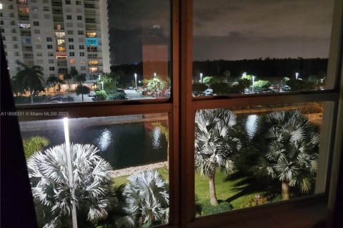 Condo in Sunny Isles Beach, Florida, 1 bedroom  № 1882494 - photo 25