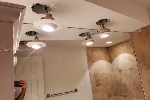Condo in Sunny Isles Beach, Florida, 1 bedroom  № 1882494 - photo 16