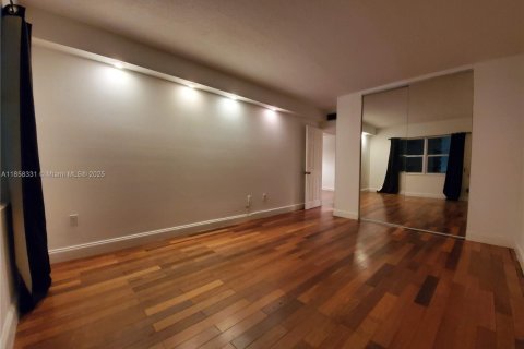 Condo in Sunny Isles Beach, Florida, 1 bedroom  № 1882494 - photo 15