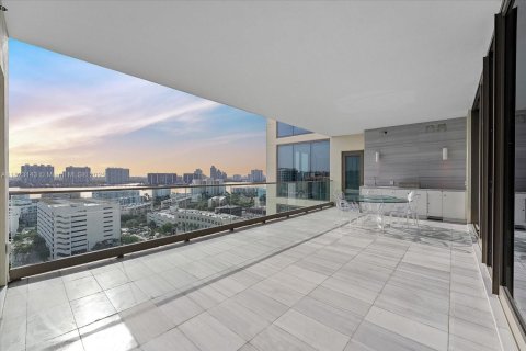 Condo in Sunny Isles Beach, Florida, 3 bedrooms  № 1818390 - photo 16