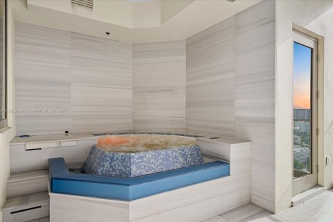 Condo in Sunny Isles Beach, Florida, 3 bedrooms  № 1818390 - photo 14