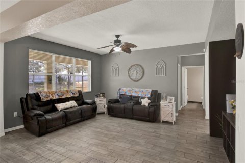 House in Davenport, Florida 5 bedrooms, 288.18 sq.m. № 1677134 - photo 8