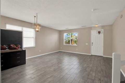 House in Davenport, Florida 5 bedrooms, 288.18 sq.m. № 1677134 - photo 9