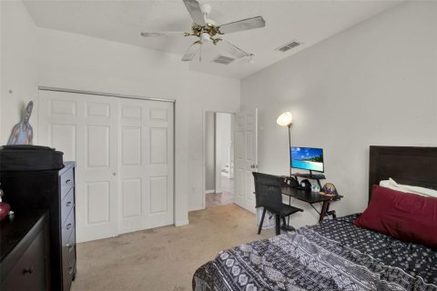 House in Davenport, Florida 5 bedrooms, 288.18 sq.m. № 1677134 - photo 15