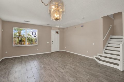 House in Davenport, Florida 5 bedrooms, 288.18 sq.m. № 1677134 - photo 11