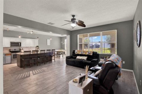 House in Davenport, Florida 5 bedrooms, 288.18 sq.m. № 1677134 - photo 4