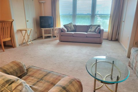 Condo in Saint Petersburg, Florida, 1 bedroom № 2237457 - photo 6