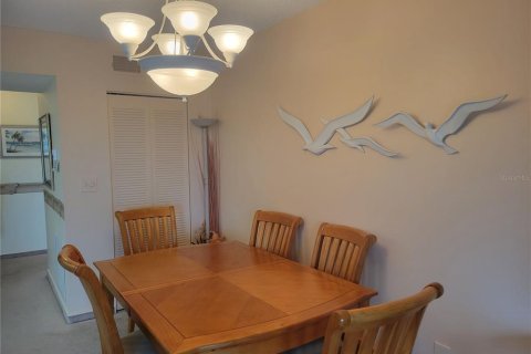 Condo in Saint Petersburg, Florida, 1 bedroom № 2237457 - photo 10
