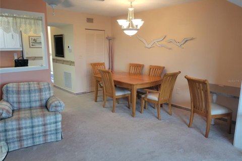 Condo in Saint Petersburg, Florida, 1 bedroom № 2237457 - photo 8