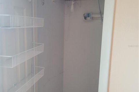 Condo in Saint Petersburg, Florida, 1 bedroom № 2237457 - photo 15