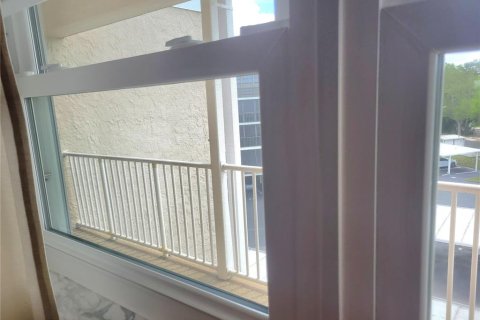Condo in Saint Petersburg, Florida, 1 bedroom № 2237457 - photo 25