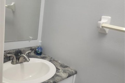 Condo in Saint Petersburg, Florida, 1 bedroom № 2237457 - photo 13
