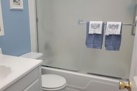 Condo in Saint Petersburg, Florida, 1 bedroom № 2237457 - photo 17