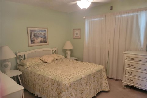 Condo in Saint Petersburg, Florida, 1 bedroom № 2237457 - photo 19
