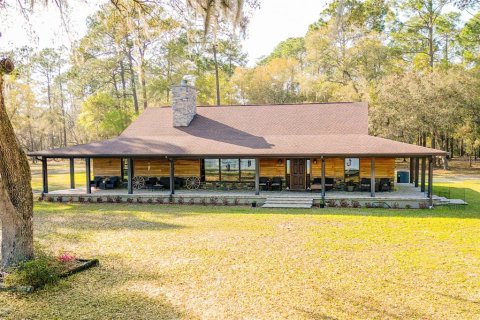 Casa en Silver Springs Shores, Florida 3 dormitorios, 233 m2 № 2137316