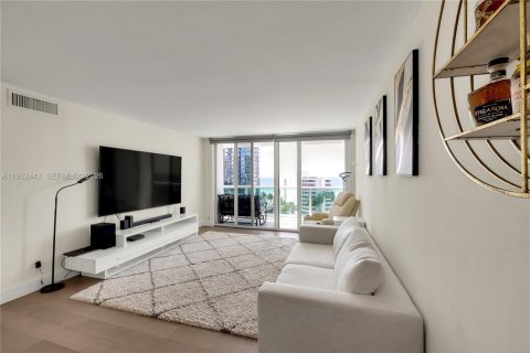 Condominio en alquiler en Sunny Isles Beach, Florida, 2 dormitorios, 126.07 m2 № 2054421 - foto 11