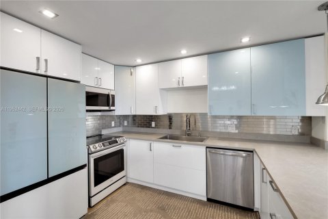 Condominio en alquiler en Sunny Isles Beach, Florida, 2 dormitorios, 126.07 m2 № 2054421 - foto 5