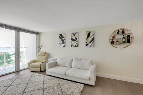 Condominio en alquiler en Sunny Isles Beach, Florida, 2 dormitorios, 126.07 m2 № 2054421 - foto 13