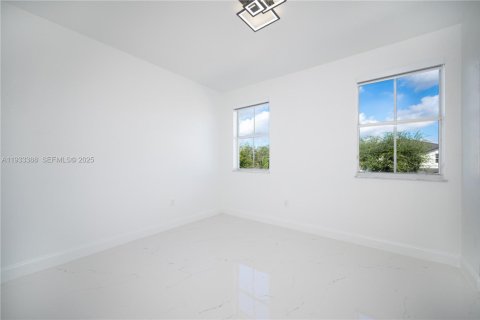 Casa en venta en Miami, Florida, 5 dormitorios, 220.36 m2 № 2053373 - foto 22