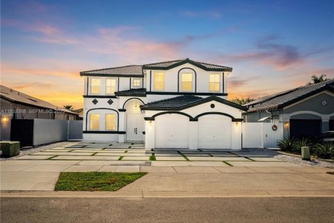 Casa en venta en Miami, Florida, 5 dormitorios, 220.36 m2 № 2053373 - foto 24
