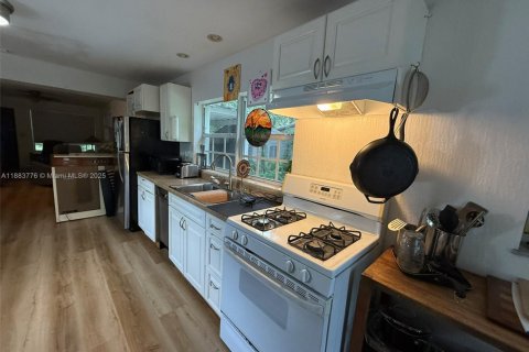 House in West Park, Florida 2 bedrooms, 106.84 sq.m. № 1929970 - photo 20