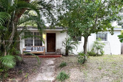 House in West Park, Florida 2 bedrooms, 106.84 sq.m. № 1929970 - photo 2