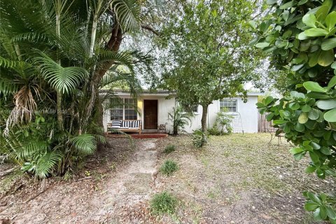 House in West Park, Florida 2 bedrooms, 106.84 sq.m. № 1929970 - photo 3