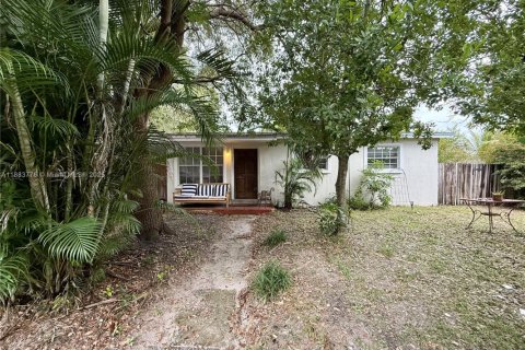 House in West Park, Florida 2 bedrooms, 106.84 sq.m. № 1929970 - photo 1