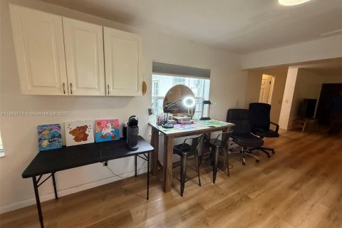 House in West Park, Florida 2 bedrooms, 106.84 sq.m. № 1929970 - photo 21