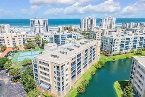 Condo in New Smyrna Beach, Florida, 2 bedrooms № 2223046