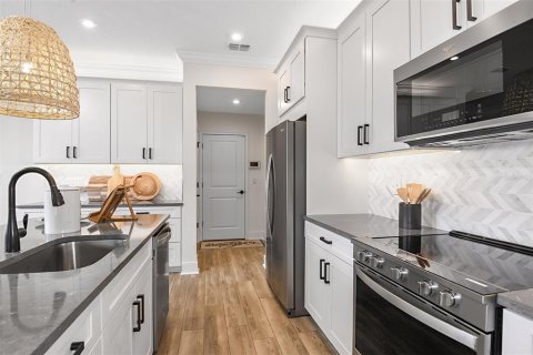 Adosado en venta en Brandon, Florida, 4 dormitorios, 240.25 m2 № 1869665 - foto 5