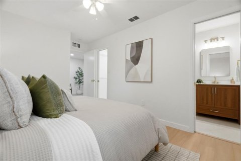 House in Saint Petersburg, Florida 3 bedrooms, 91.79 sq.m. № 2429389 - photo 19