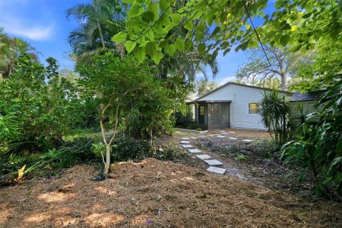 House in Saint Petersburg, Florida 3 bedrooms, 91.79 sq.m. № 2429389 - photo 26