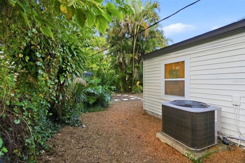 House in Saint Petersburg, Florida 3 bedrooms, 91.79 sq.m. № 2429389 - photo 24