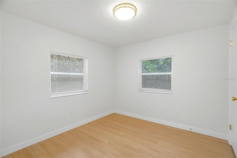 House in Saint Petersburg, Florida 3 bedrooms, 91.79 sq.m. № 2429389 - photo 6