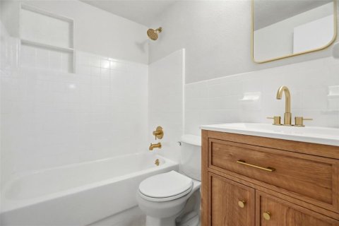House in Saint Petersburg, Florida 3 bedrooms, 91.79 sq.m. № 2429389 - photo 10