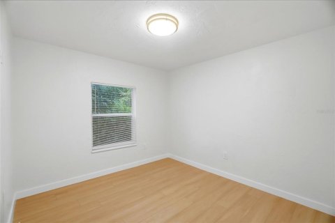 House in Saint Petersburg, Florida 3 bedrooms, 91.79 sq.m. № 2429389 - photo 8
