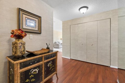 Condo in Belleair, Florida, 2 bedrooms  № 2430365 - photo 7