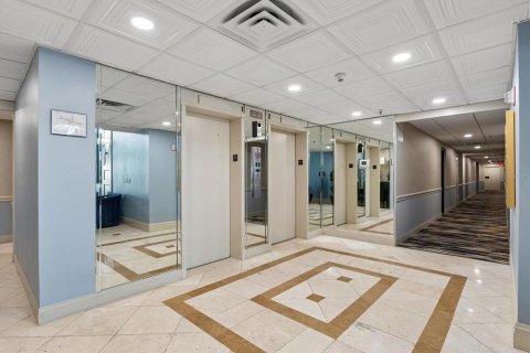Condo in Belleair, Florida, 2 bedrooms  № 2430365 - photo 26