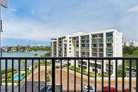 Condo in Belleair, Florida, 2 bedrooms  № 2430365 - photo 10