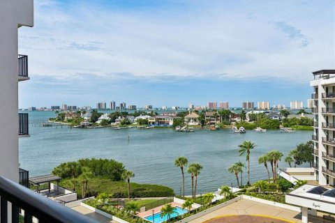 Condo in Belleair, Florida, 2 bedrooms  № 2430365 - photo 14