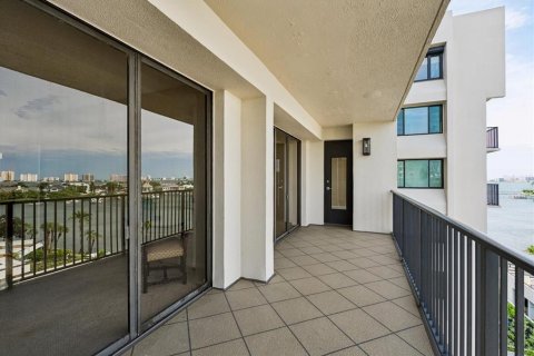 Condo in Belleair, Florida, 2 bedrooms  № 2430365 - photo 13