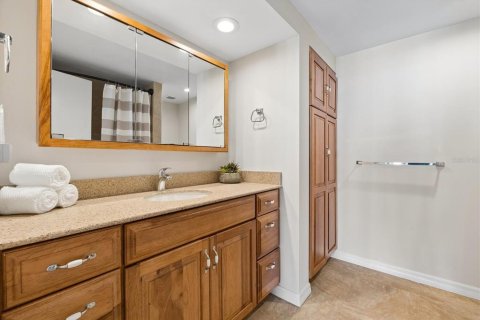 Condo in Belleair, Florida, 2 bedrooms  № 2430365 - photo 23