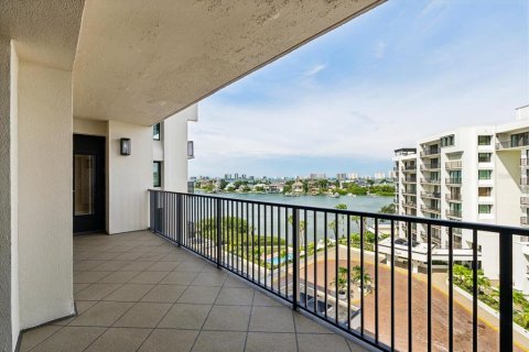 Condo in Belleair, Florida, 2 bedrooms  № 2430365 - photo 12