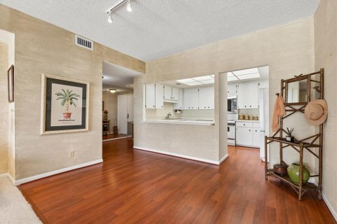 Condo in Belleair, Florida, 2 bedrooms  № 2430365 - photo 16